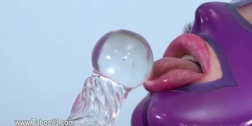 Masturbating in latex (Latex Lucy)