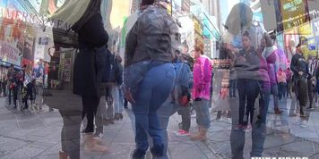 Huge Booty Candid BBW !!!
