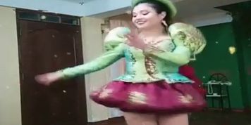 Rica chica caporal moviendolo rico