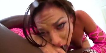 Where is her throat! I think she can't find it! (Amara Romani, Throat Queen)