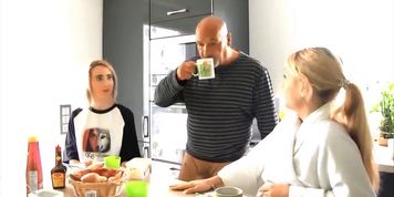 Egon-Kowalski - Stieftchter hat Freundin zu Besuch