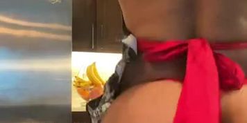 Panda twerk in the kitchen 