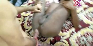 Dono bhai ko ek dusre ki gand dekha bhabhi ne