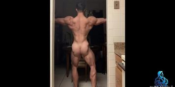 Hermoso fisicoculturista 