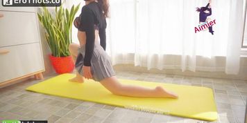 Aimier - stretching without panties