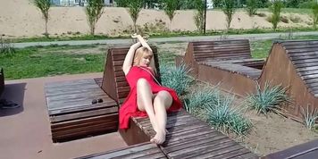A spy in the park on a gorgeous hottie in red, mmm strings go aside...
