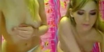 2 horny teen amateur girls play together on Webcam