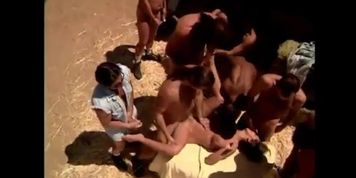 Nici Sterling-cogiendo en el establo