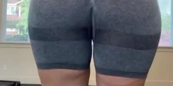 Big booty in leggings