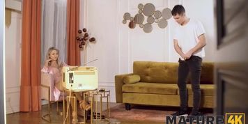 Blind woman can smell his hormones in the air