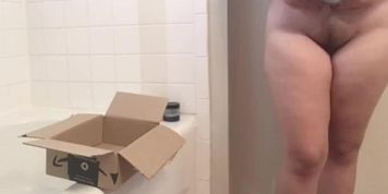 Babygirl can&rsquo;t hold liquor and takes urgent pee in cardboard box