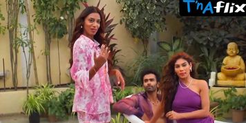 Nikhita Chopra Sexy Scene  in Fuh Se Fantasy
