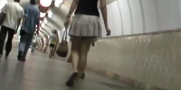 Voyeur upscirt of a playgirl