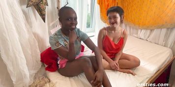 Amateur Lesbians Reach An Exploding Climax Together (Strap On)