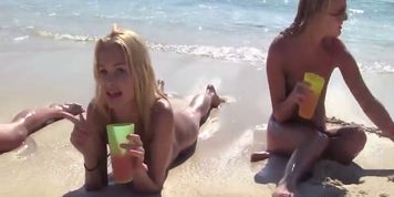 Surf-and-Muff (Blue Angel, Franziska Facella, Jordan Blue, Kacey Jordan, Sara James, Shalina Devine)