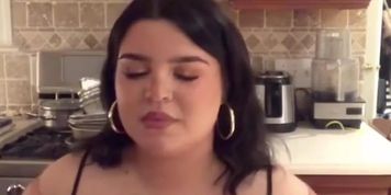 mskristinaxo eating nuggets (Mskristinaxo Mskristinaxo)