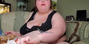 Ssbbw massive stuffing session