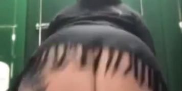 BBW twerking on public bathroom (Fatpussy)