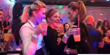 Euro amateurs blowing lucky dicks at a party