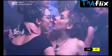 Danik Michell Lesbian Scene  in Acapulco Shore