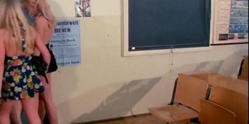 Das voegelnde Klassenzimmer (Gina Janssen, Isis Taylor)