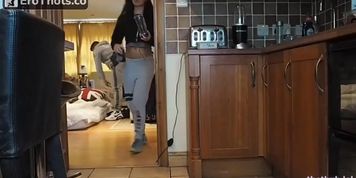 Fit amateur teen Chloe 4