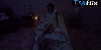 Laura Neiva Sexy Scene  in Desnude