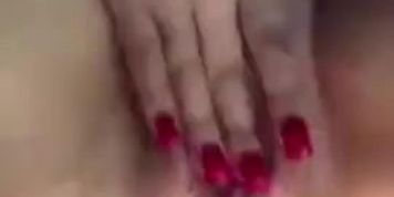 Woman squirting and screaming (very loud)