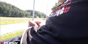 Incredible Dickflash to Granny(cumshot)
