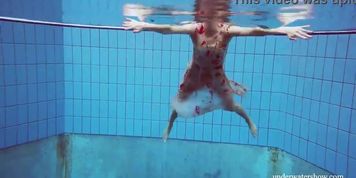 Sexy Italian chick Martina underwater porn (Martina Big)