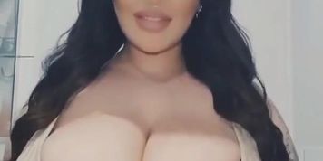 Ladyboobs t1kt0k