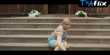 Weronika Ksiazkiewicz Sexy Scene  in Planeta Singli 3
