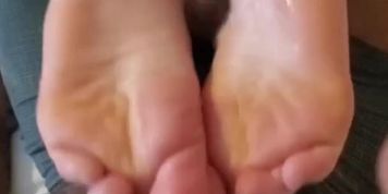 huge soles made me nut quick