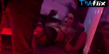 Rhaisa Batista Lesbian,  Breasts Scene  in Verdades Secretas