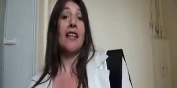 J'ADORE LES PIEDS DE CETTE MILF FRAN&Ccedil;AISE MOCHE, SMELLY FRENCH FEET ,PARTOUZE