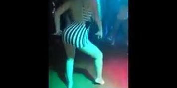 GOSTOSA SEM CALCINHA NA BALADA