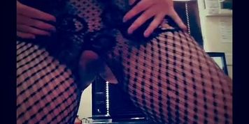A lil dance tease.... imagining me riding a big juicy dick! 