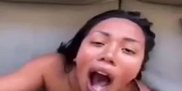 mujer luna bella comiendo verga con semen