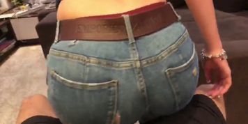  High school slut gives a lap dance in tight jeans and grinds on my cock