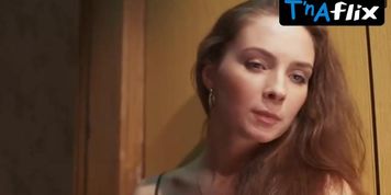 Elena Radevich Sexy Scene  in Predatel