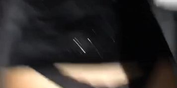 Cette salope me force a l&rsquo;attraper dans les toilettes de la bo&icirc;te 