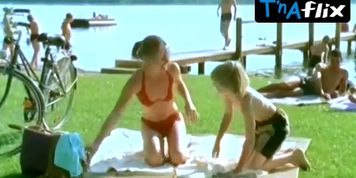 Lisa Martinek Breasts Scene  in Der Mann Von Nebenan