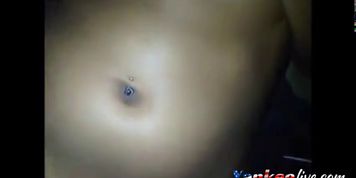 Chavita mexicana tatuada se tapa la cara al ser cogida (La Tina)