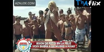 Vicky Xipolitakis Thong,  Bikini Scene  in Desayuno Americano (Victoria Xipolitakis)