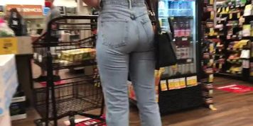 Candid skinny teen ass in jeans