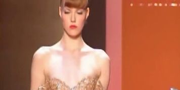 Celebnakedness models naked on the runway with natural breasts
