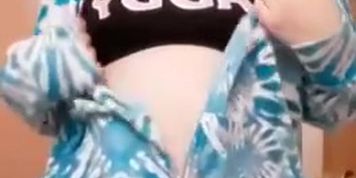 Tantalizing tease by thicc white girl 