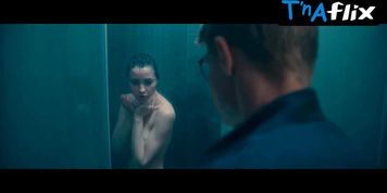 Alfiya Zakirova Breasts Scene  in Offlayn