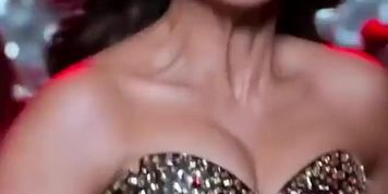 Mrunal Thakur Breasts Scene  in Hai Jawani Toh Ishq Hona Hai
