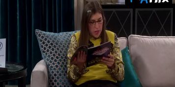 Kaley Cuoco Sexy Scene  in The Big Bang Theory